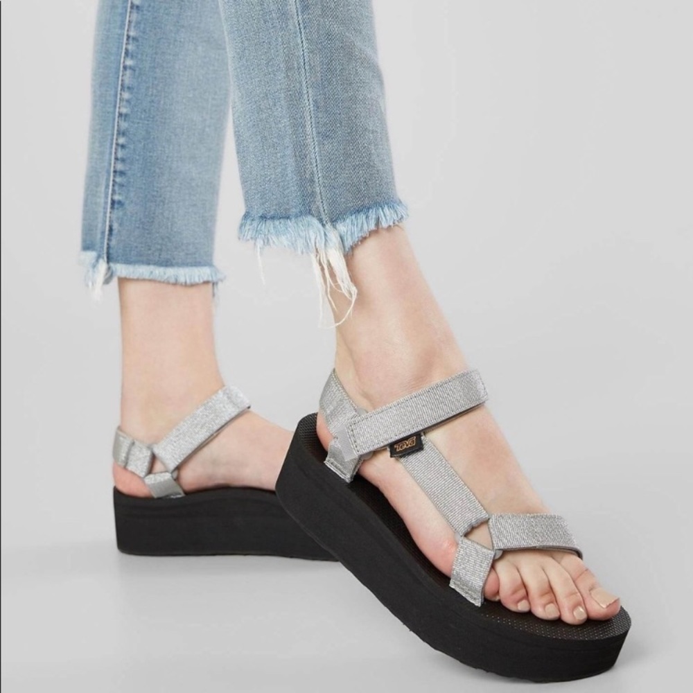 Teva Flatform Universal Wedge Platform Silver Sandals size 7